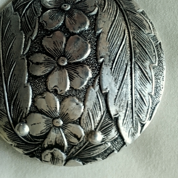 Vintage Pewter Flowers&Leaves Brooch w/Hammered Back - Picture 5 of 5